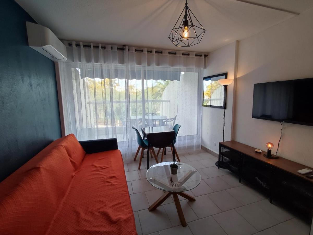 Apartment 1st Line Modern Studio-private Parking *