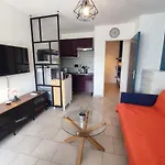 1St Line Modern Studio-Private Parking