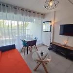 1St Line Modern Studio-Private Parking