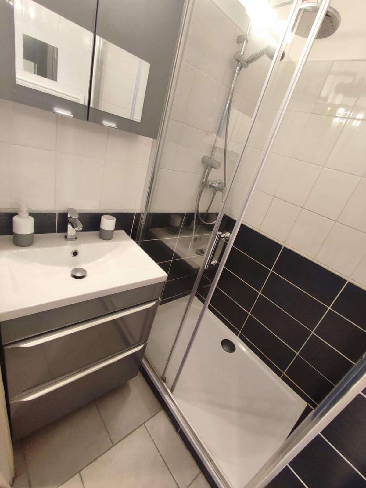1st Line Modern Studio-private Parking